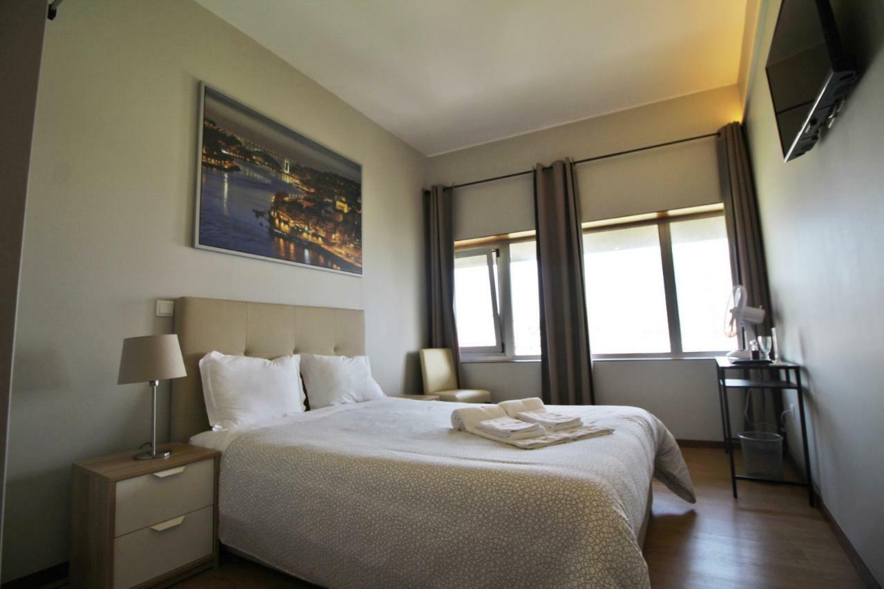Oporto Trindade Residence Bagian luar foto
